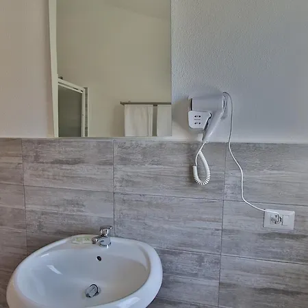 Nocleg ze śniadaniem Li Piri 3*