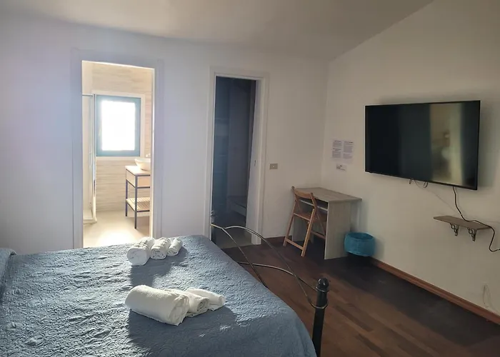 Li Piri Oda ve Kahvaltı 3*