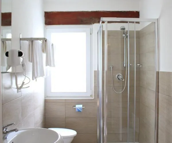 Oda ve Kahvaltı Li Piri 3*