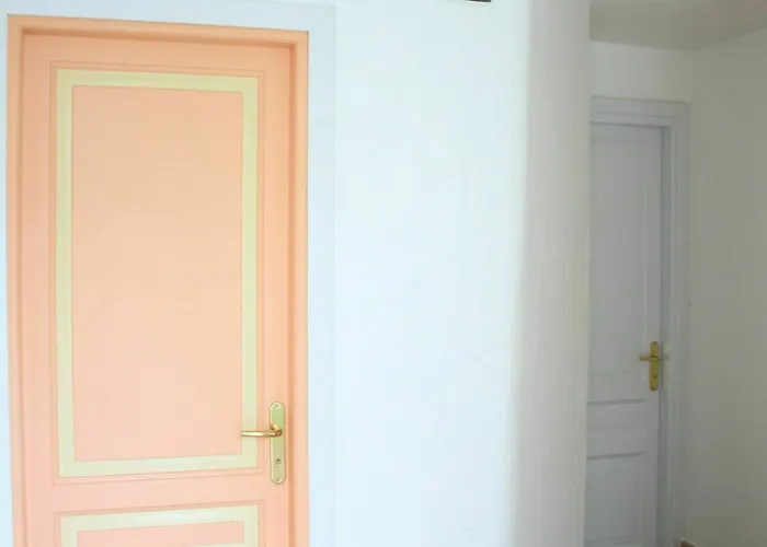 Li Piri Oda ve Kahvaltı 3*