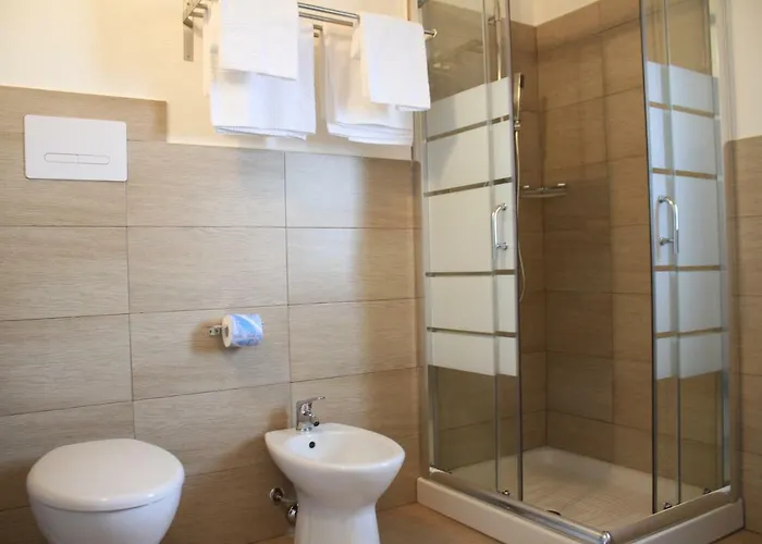 Li Piri Oda ve Kahvaltı 3*